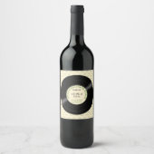 Een fles wit vinyl record monogram op maat wijn etiket (Voorkant)