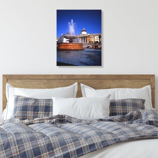 Een fontein Trafalgar Square Londen Canvas Afdruk (Insitu (Slaapkamer))
