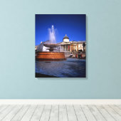 Een fontein Trafalgar Square Londen Canvas Afdruk (Insitu (Houten vloer))