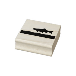Een forel in een stroom rubberstempel