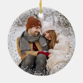 Een foto Eerste Kerstmis Getrouwd Mr. & Mrs. Glitt Keramisch Ornament (Achterkant)