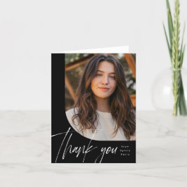 Een foto modern zwart penseelscript afstuderen bedankkaart