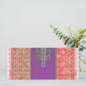 een foto van een sjaal met een ontwerp erop menu (Staand voorkant)