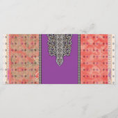 een foto van een sjaal met een ontwerp erop menu (Voorkant)