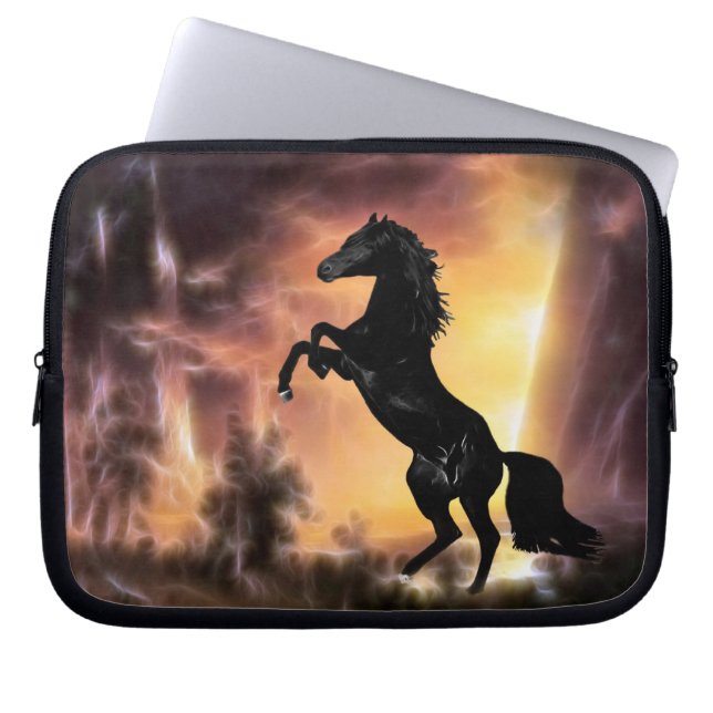 Een Friesian Stallion Hord Laptop Sleeve (Voorkant)