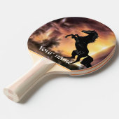 Een Friesian Stallion Hord Tafeltennisbatje (Voorkant Gekanteld)