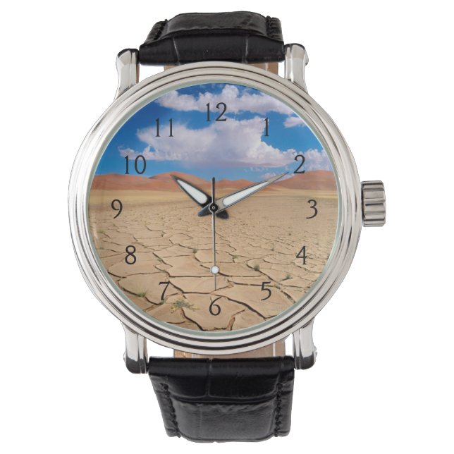 Een gebarsten woestijnvlakte horloge (Voorkant)