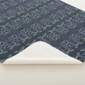 Een gebloemde deken in marineblauw (3/4)