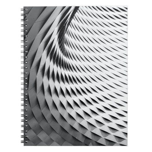 Een gebogen voorgevel bedekt met wit deksel notitieboek (Voorkant)