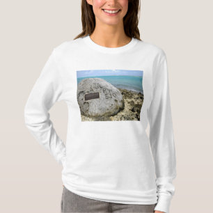 Een gedenkteken voor krijgsgevangenen op Wake Isla T-shirt