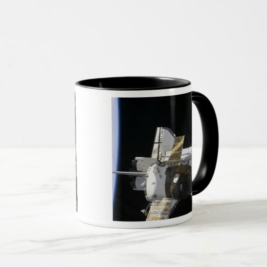 Een gedoceerd Soyuz-ruimtevaartuig Mok (Voorkant rechts)