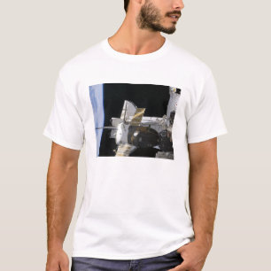 Een gedoceerd Soyuz-ruimtevaartuig T-shirt