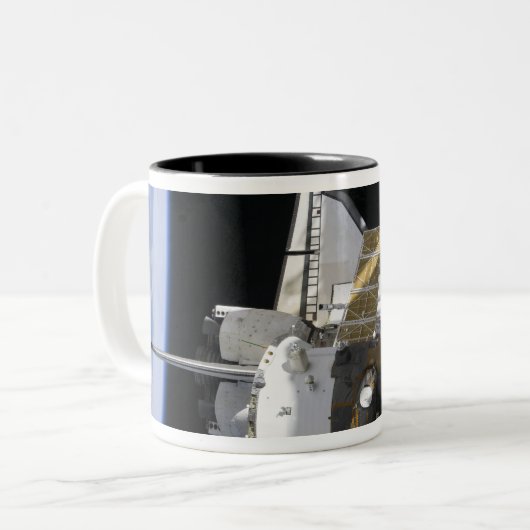 Een gedoceerd Soyuz-ruimtevaartuig Tweekleurige Koffiemok (Voorkant links)