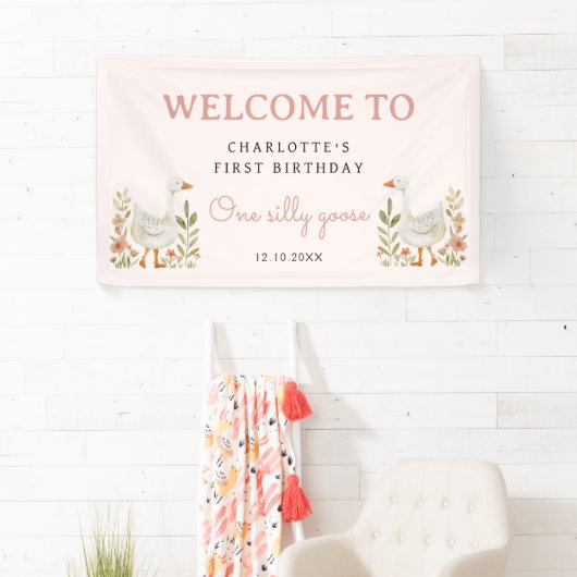Een Gekke Gans Eerste Verjaardag Meisje Party Sign Spandoek (Insitu)