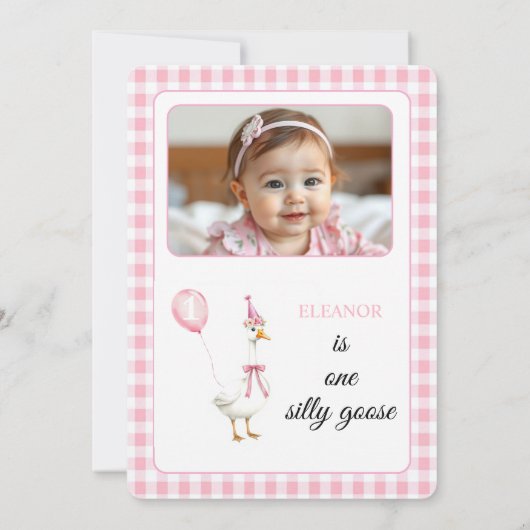 Een gekke gans, roze gingham meisje's 1e verjaarda kaart (Achterkant)