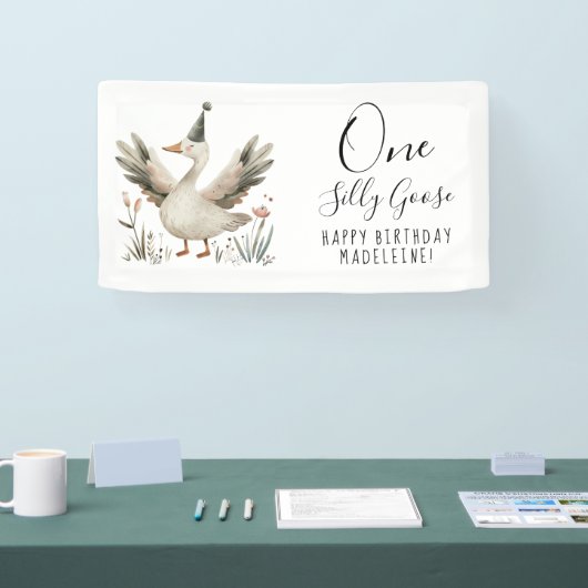 Een Gekke Goose 1e Verjaardag Schattigee Waterverf Spandoek (Beurs)