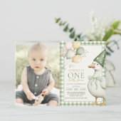 Een Gekke Goose Balloon Gingham 1st Birthday Foto Kaart (Staand voorkant)