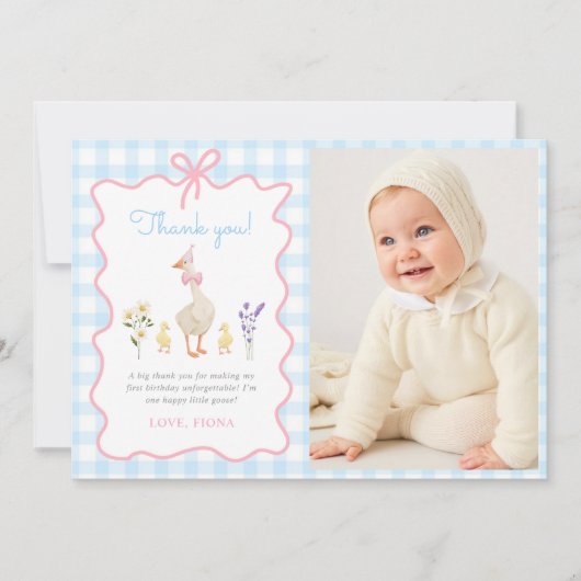 Een Gekke Goose Blue Gingham 1st Birthday Foto Bedankkaart (Voorkant)