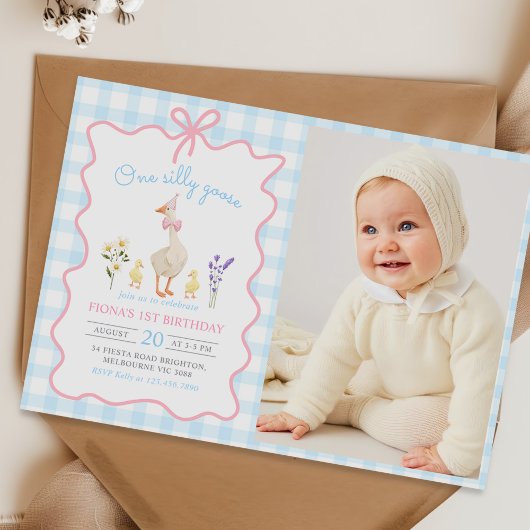 Een Gekke Goose Blue Gingham 1st Birthday Foto Kaart