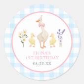 Een Gekke Goose Blue Gingham 1st Birthday Ronde Sticker (Voorkant)