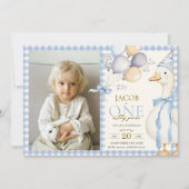 Een Gekke Goose Gingham Blue 1st Birthday Foto Kaart (Voorkant)