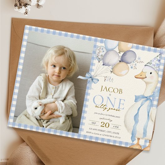 Een Gekke Goose Gingham Blue 1st Birthday Foto Kaart