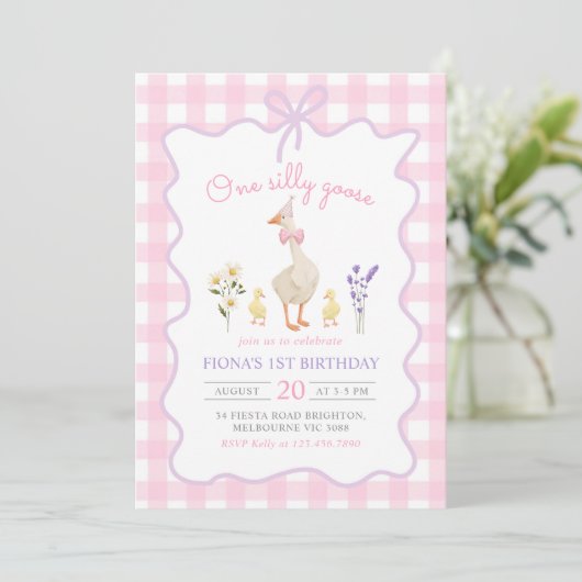 Een Gekke Goose Pink Gingham 1st Birthday Kaart (Staand voorkant)