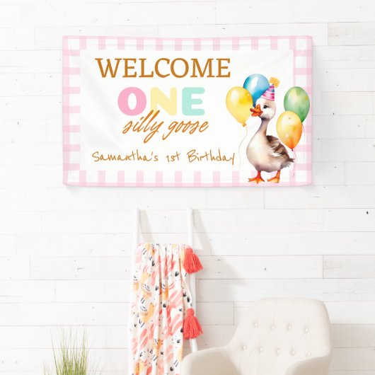 Een Gekke Goose Roze Meisje 1e Verjaardag Welkom Spandoek (Insitu)