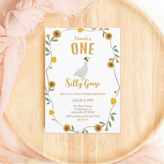 Een Gekke Goose Yellow Wildflower Verjaardag Kaart
