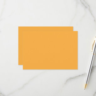 Een gele achtergrond met een RSVP kaartje