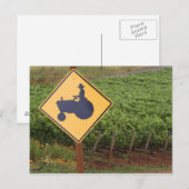 Een gele bord dat een tractorwaarschuwing aangeeft briefkaart (Voorkant / Achterkant)