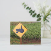 Een gele bord dat een tractorwaarschuwing aangeeft briefkaart (Staand voorkant)