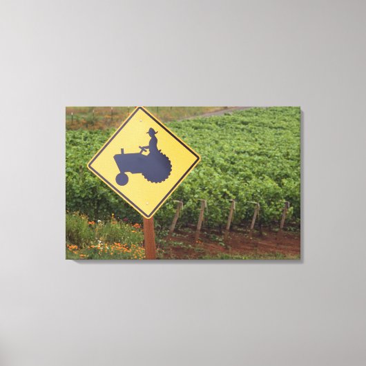 Een gele bord dat een tractorwaarschuwing aangeeft canvas afdruk (Voorkant)