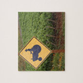 Een gele bord dat een tractorwaarschuwing aangeeft legpuzzel (Verticaal)