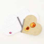 Een gele perzik en een half notitieboek (Binnen)