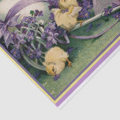 Een gelukkig  paasmeisje met Baby Tissuepapier (Detail)