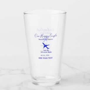 Een gelukkig stel, laten we avontuur beginnen huwe glas