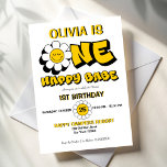 Een gelukkige babe retro daisy 1e verjaardagsfeest kaart<br><div class="desc">Een vrolijke babe retro daisy 1e verjaardagsfeest uitnodiging sjabloon,  meisje 1e verjaardagsfeest uitnodigingen,  retro groovy daisy party,  zwart wit en geel retro party thema,  retro checkers,  hippie verjaardagsfeest uitnodigingen</div>