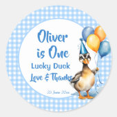 Een gelukkige eend blauwe gingham verjaardag gunst ronde sticker (Voorkant)