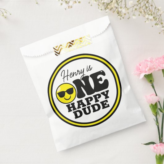 Een gelukkige gast met een verjaardagsfeest bedankzakje (Gezegeld)