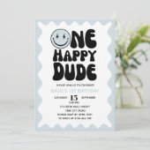 Een gelukkige kerel die kronkelende retro eerste v kaart (Staand voorkant)