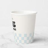 Een gelukkige kerel glimlach gezicht eerste verjaa papieren bekers (Links)