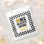 Een gelukkige kerel glimlach gezicht jongen eerste bedankzakje (Geknipt)