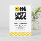 Een gelukkige kerel glimlach gezicht jongen eerste kaart (Staand voorkant)