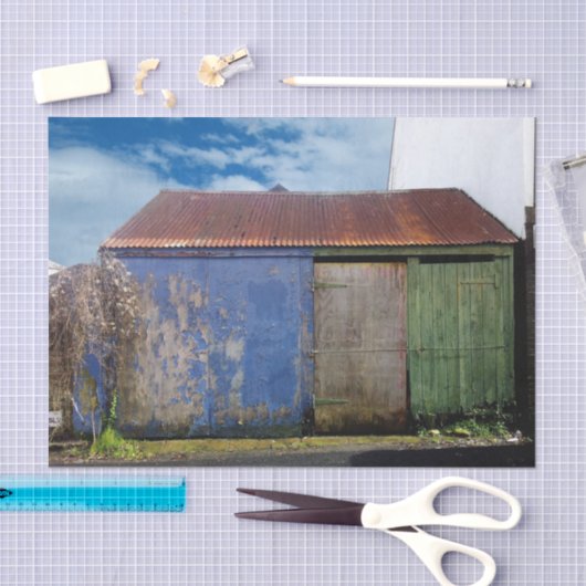 Een gelukkige, kleurrijke Barn Tissuepapier