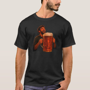 Een gelukkige man met een echt grote mok bier Zwar T-shirt