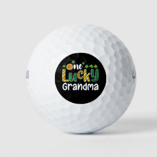 Een gelukkige oma bijpassende familie St Patrick's Golfballen