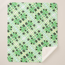 Een geruite en bloemige deken