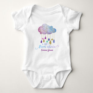 Een geschenk van boven regenboog wolk & gouden bab romper