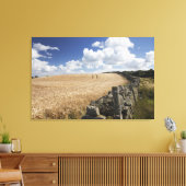 Een gestreepte draadhek gebouwd langs een stenen h canvas afdruk (Insitu (Woonkamer))